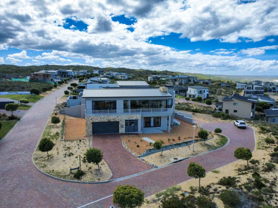 5 Bedroom Property for Sale in Stilbaai Oos Western Cape
